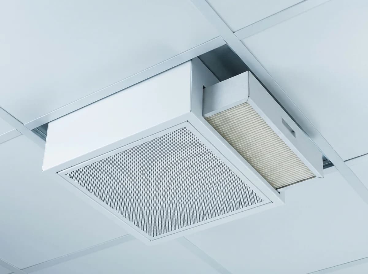 Renrumsventilation — HEPA-filtrering, laminar flow og overtryk
